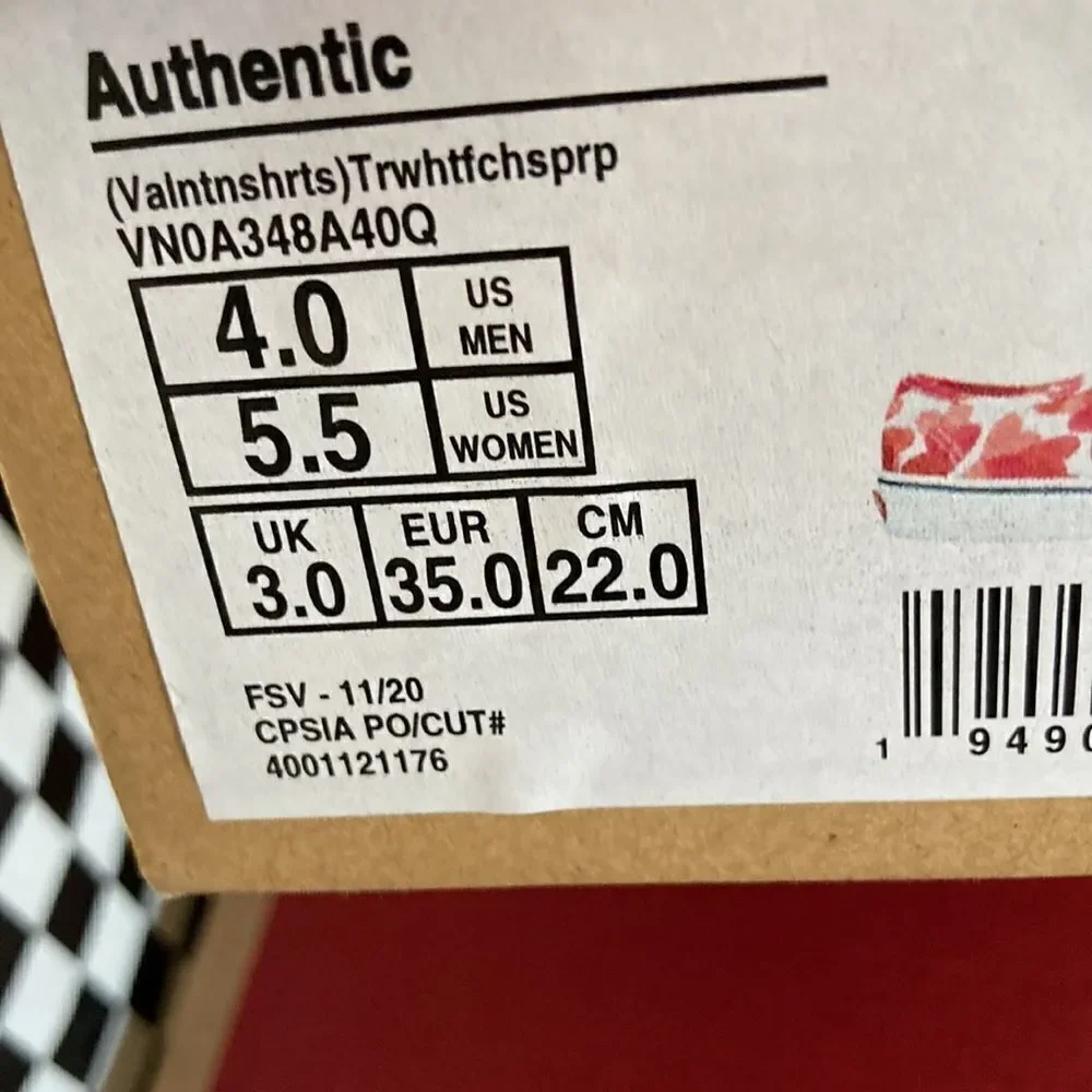 1 LEFT! Size 5.5-Vans Authentic Valentines ♥️